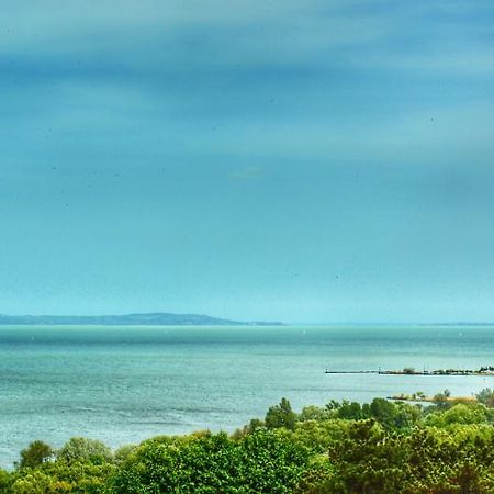Hotel Napfeny Balatonlelle Kültér fotó