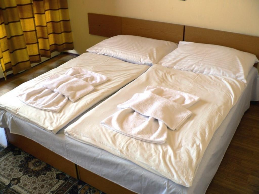 Hotel Napfeny Balatonlelle Szoba fotó