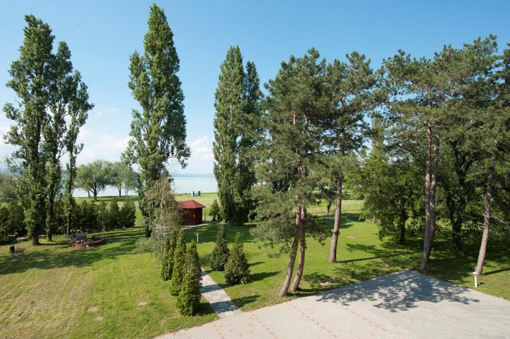 Hotel Napfeny Balatonlelle Kültér fotó