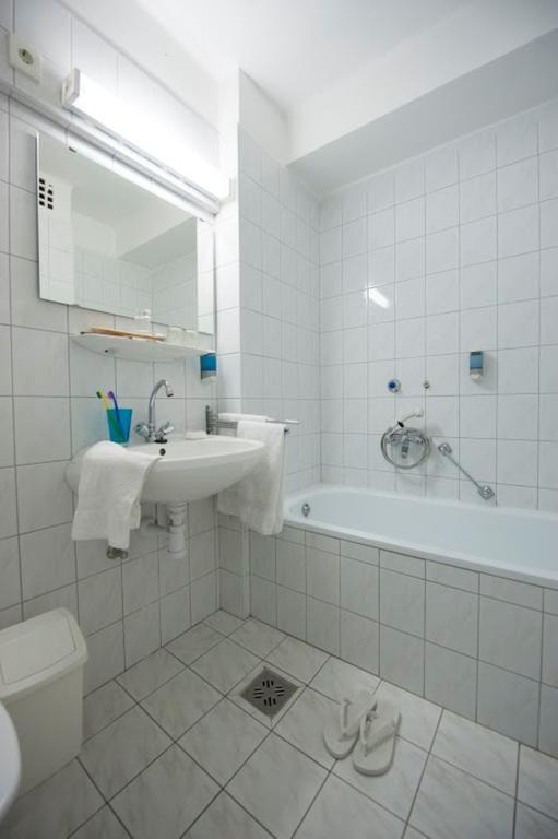 Hotel Napfeny Balatonlelle Szoba fotó